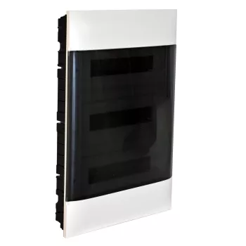 Пластиковый щиток на 54 модуля (3х18) Legrand Practibox S для встраиваемого монтажа в твёрдые стены, цвет двери дымчатый